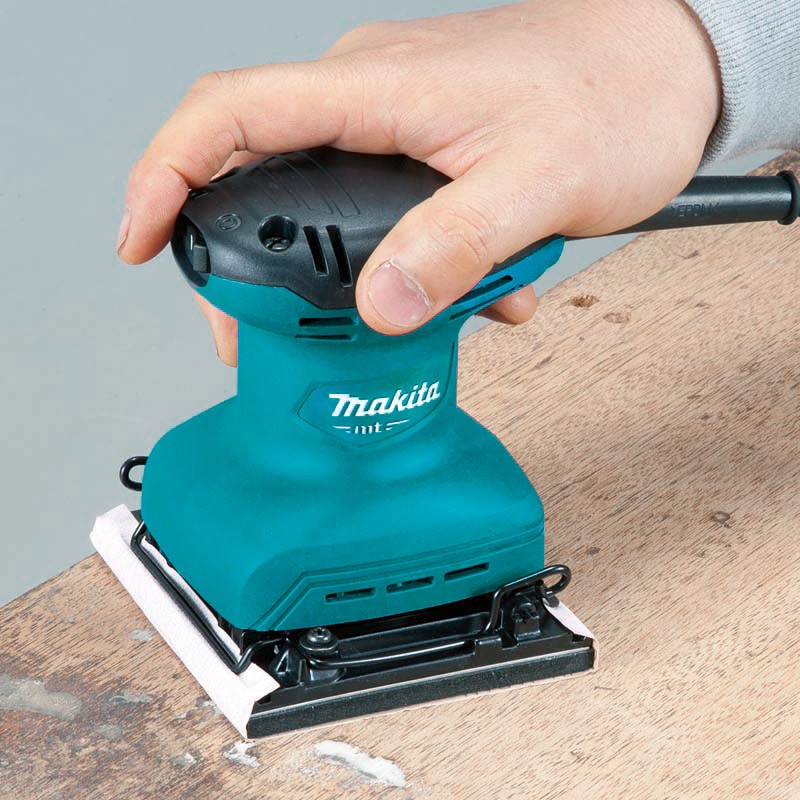 lijadora-de-palma-14-mt-verde-makita-m9200b (2)